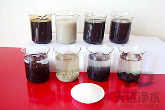 PAMˮ̎���x��Сԇ���ϙC(j��)��ԇЧ����ͬ��ԭ��\��